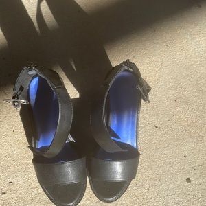 Black zipper chunky heels. Size 37(EUR) 6.5(USA)